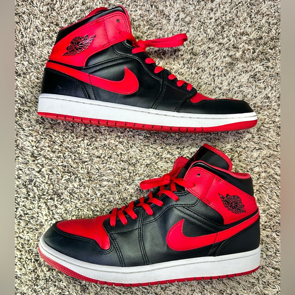 AIR JORDAN 1 MID REVERSE BRED MEN’S SIZE 13 BLACK RED DQ8426 060 RETRO SNEAKERS - Picture 2 of 9
